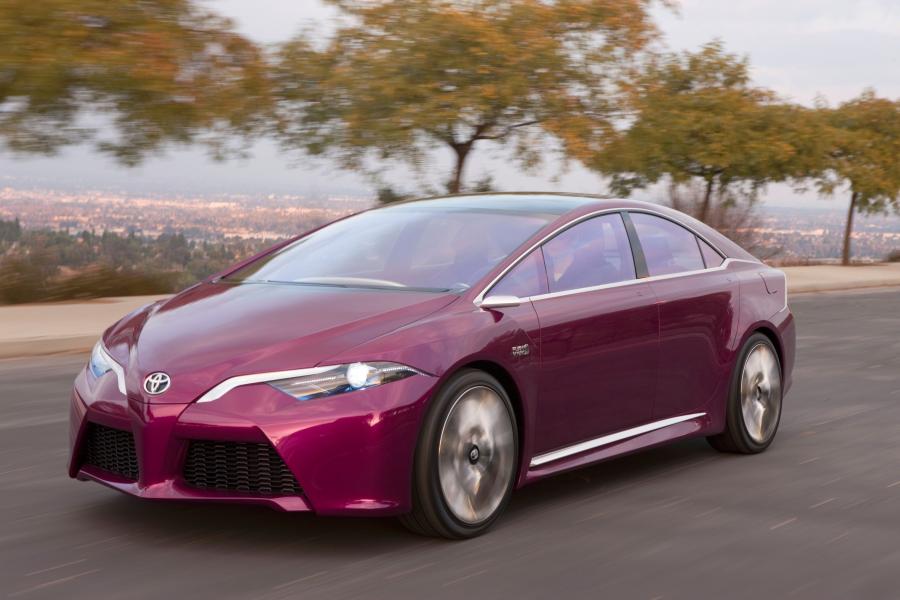  Toyota NS4 Advanced Plug-In Hybrid Concept 2012 года  (фото 18 из 29)
